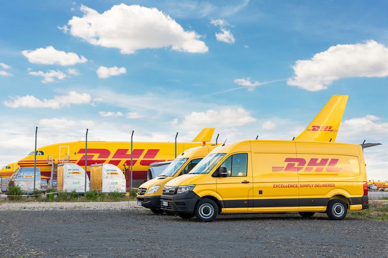 Vrachtvliegtuig van DHL zendt “Mayday” bericht uit na brandalarm