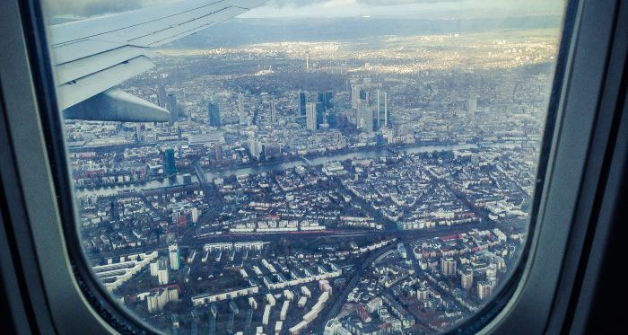 Een op de drie mensen bespaart dit jaar op de vakantie