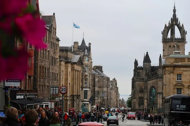 Vernietigende recensies voor topattractie Edinburgh: ‘veel te druk en smerig’