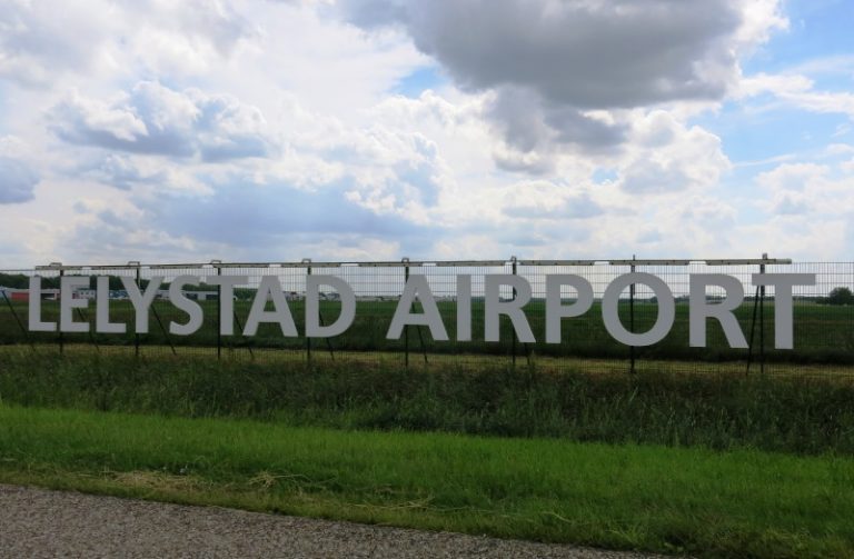Lelystad Airport definitief niet open als vakantievliegveld, reisbranche teleurgesteld
